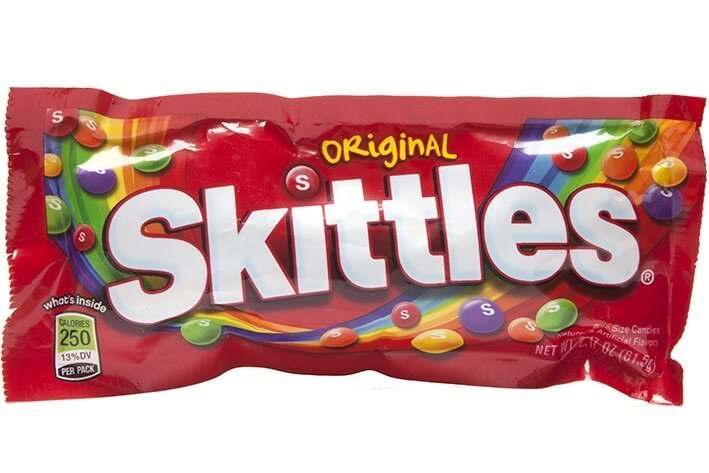 Математик решил отыскать две одинаковых пачки Skittles. Ему понадобилось 82 дня и 27 тысяч конфет (8 фото)
