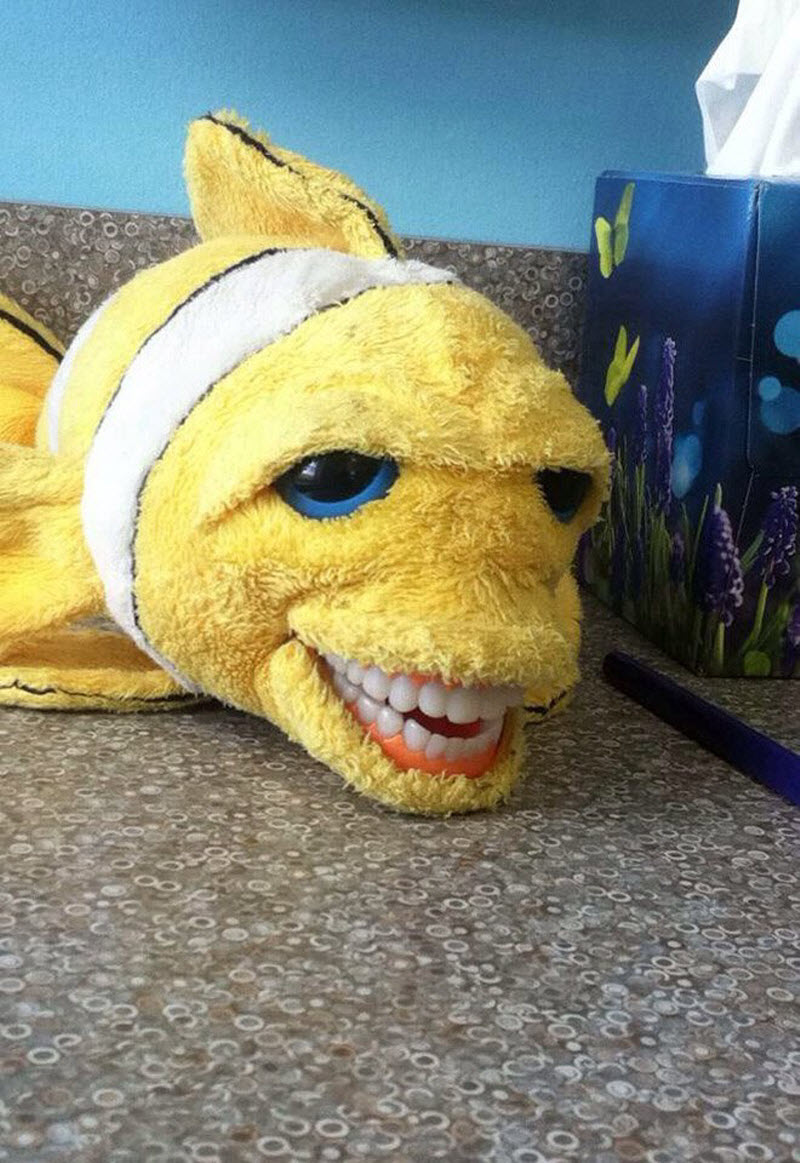 Травма детства: зубастые игрушки в кабинетах стоматологов (20 фото)