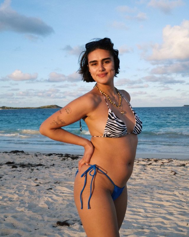 Джилл Кортлев - первая “plus size” модель в истории обложек российского журнала Vogue (15 фото) Джилл Кортлев - первая “plus size” модель в истории обложек российского журнала Vogue (15 фото)