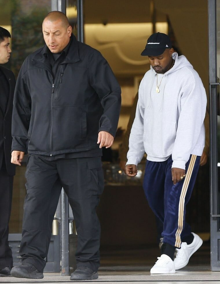 «Как тебе такое, Илон Маск?»: фотошоперы устроили битву в честь запуска ракеты-носителя Falcon Heavy (16 фото + 1 гиф)