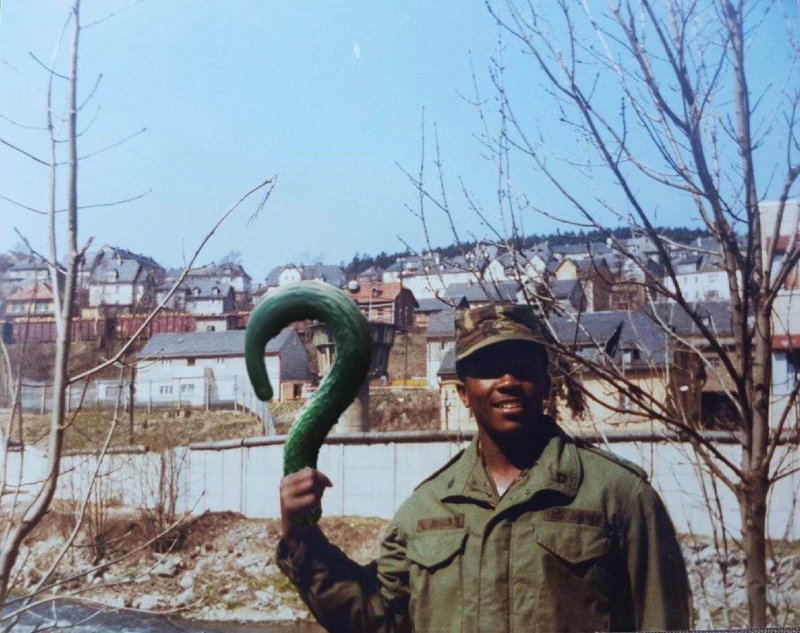 Мужчина показал свой огурец и стал героем мемов (16 фото)