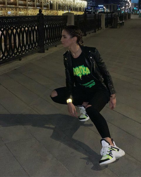 33-летняя «малолетка»? Бузова притворяется подростком, чтобы не рожать детей
