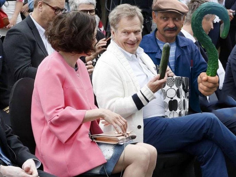 Мужчина показал свой огурец и стал героем мемов (16 фото)