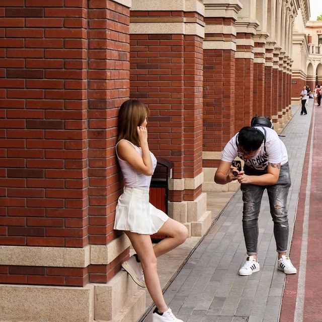 Залог удачной фотографии девушки - это старания её преданного парня (16 фото)