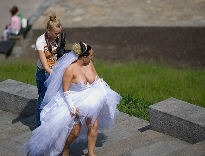 20 забавных свадебных кадров: кто во что горазд (21 фото)