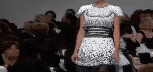 Фейлы моделей на показах мод (16 гифок)