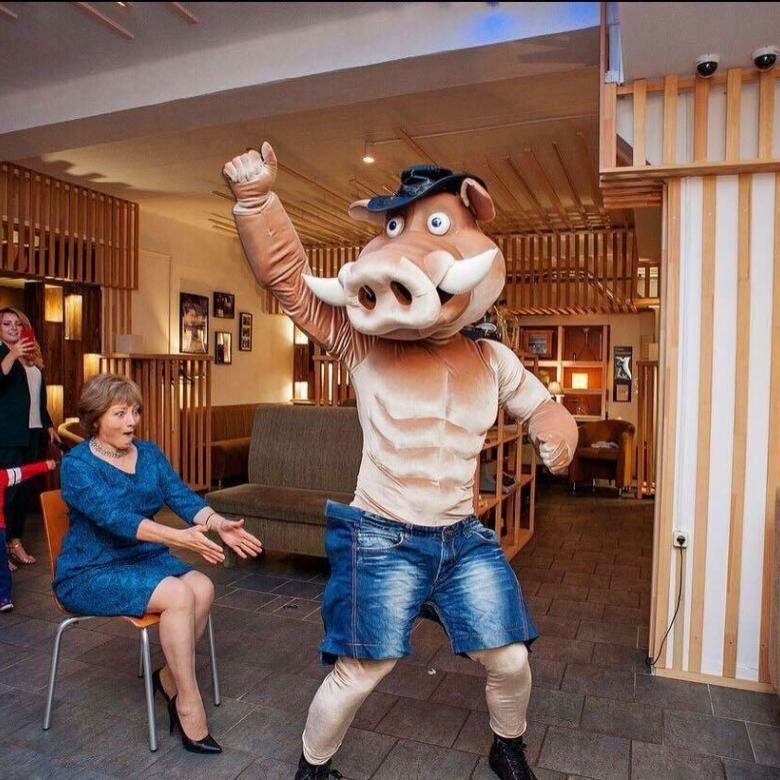 В детском саду Сургута кабан станцевал настоящий стриптиз (3 фото + 1 видео)