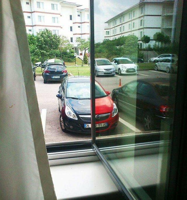 19 компрометирующих отражений, которые случайно попали в сеть (20 фото)