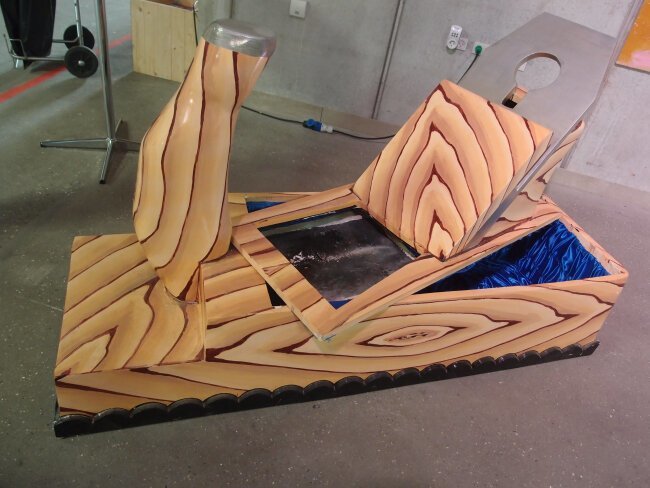 Креативные гробики для изысканных похорон (19 фото)