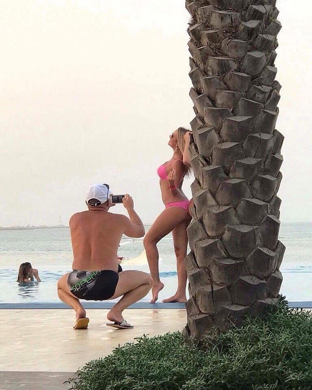 Залог удачной фотографии девушки - это старания её преданного парня (16 фото)