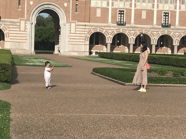 Залог удачной фотографии девушки - это старания её преданного парня (16 фото)