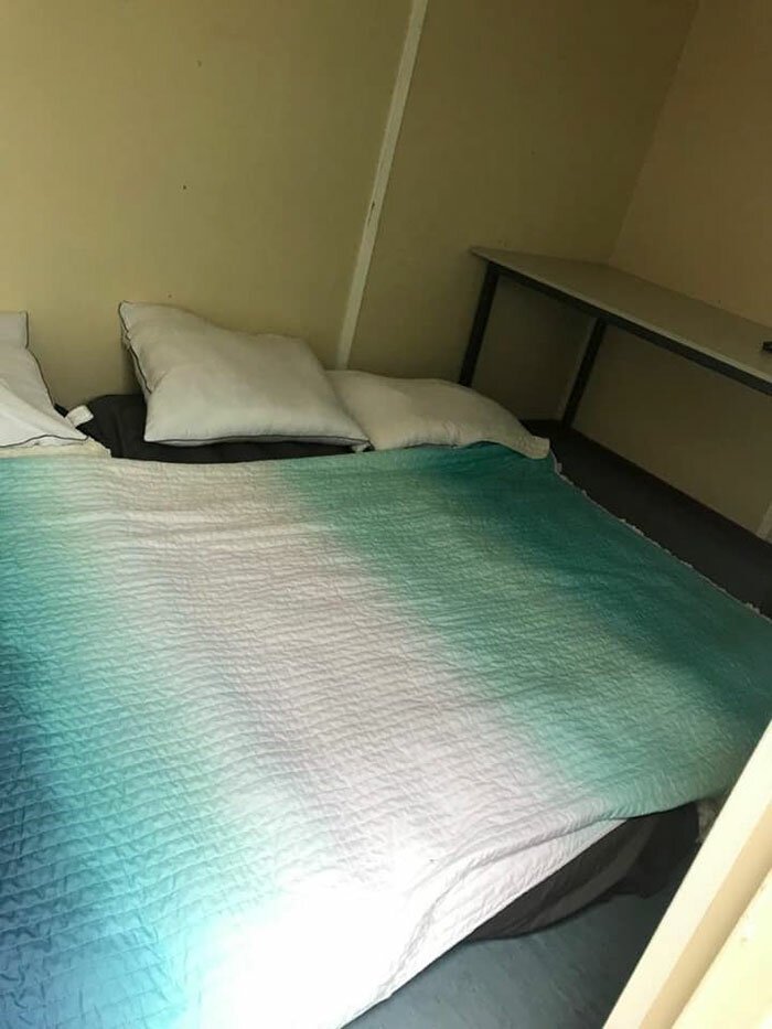 Мужчина заплатил $130 за жильё на Airbnb, которое оказалось контейнером (7 фото) Мужчина заплатил $130 за жильё на Airbnb, которое оказалось контейнером (7 фото)
