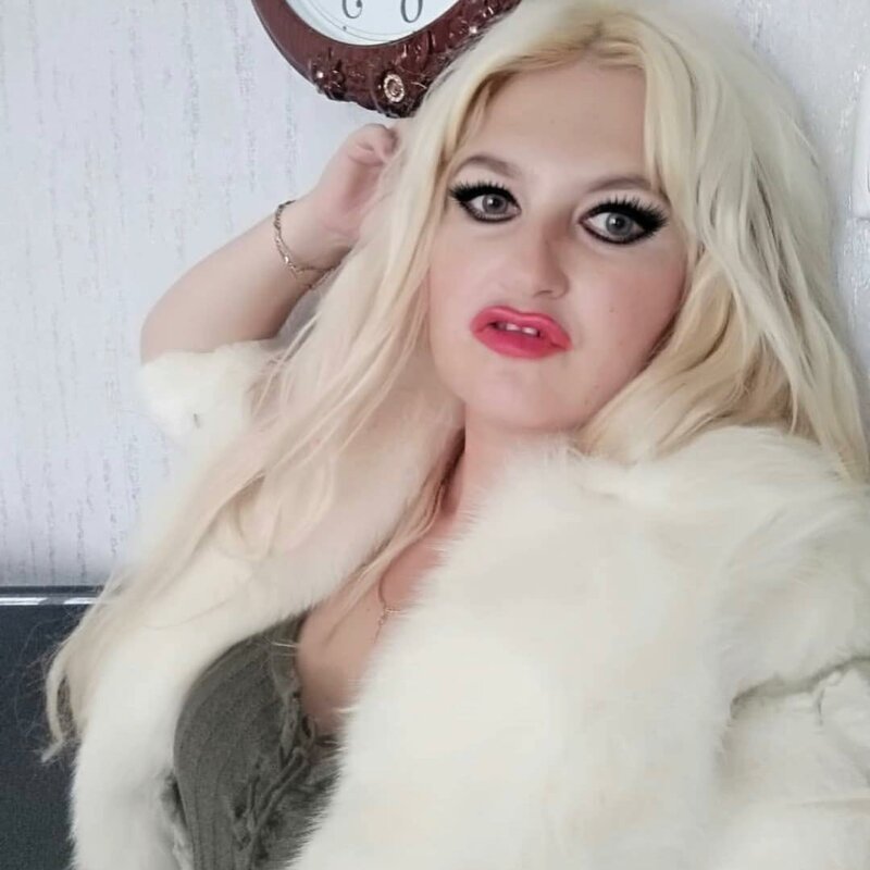 Красота - страшная сила: 15 девушек, которые перестарались в погоне за неотразимостью (16 фото)