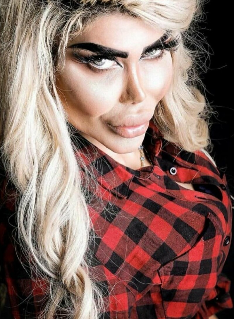 Красота - страшная сила: 15 девушек, которые перестарались в погоне за неотразимостью (16 фото)