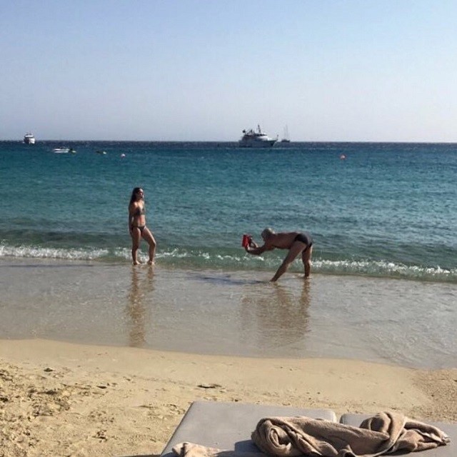 Залог удачной фотографии девушки - это старания её преданного парня (16 фото)