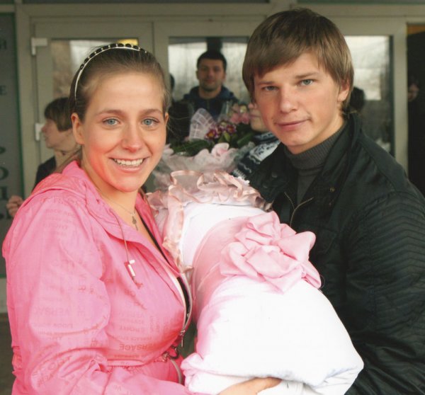 Юлия Барановская всячески привлекает внимание Аршавина с помощью младшего сына
