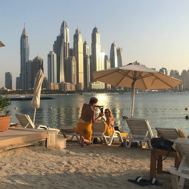 Залог удачной фотографии девушки - это старания её преданного парня (16 фото)