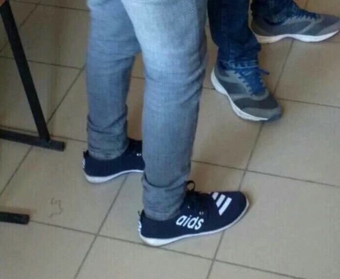 Самые смешные пиратские подделки под известные бренды (33 фото) Самые смешные пиратские подделки под известные бренды (33 фото)