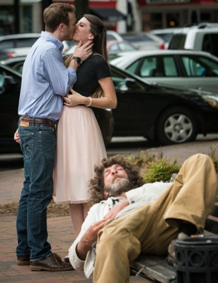 20 неожиданных фотографий, ставших шедеврами благодаря фону (21 фото) 20 неожиданных фотографий, ставших шедеврами благодаря фону (21 фото)