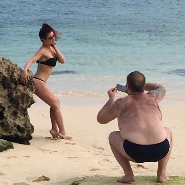 Залог удачной фотографии девушки - это старания её преданного парня (16 фото)