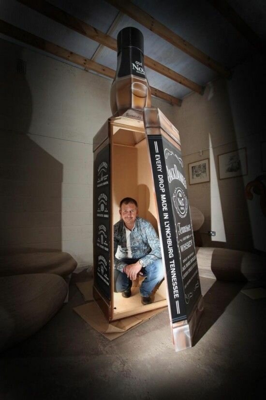 Креативные гробики для изысканных похорон (19 фото)