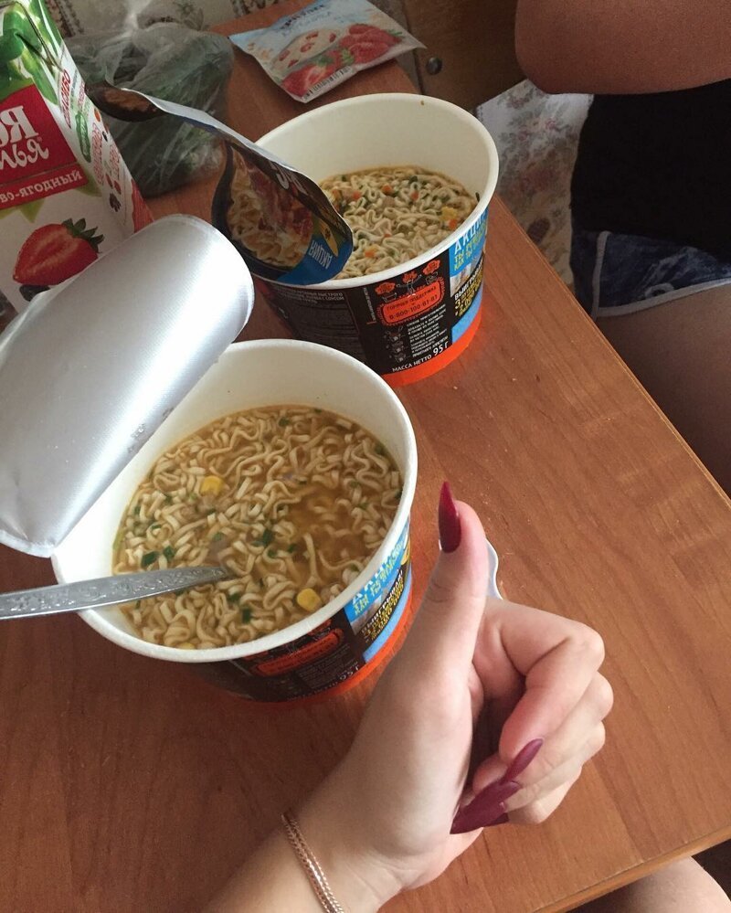 Студенческие общежития: выживание, традиции и тусовки (22 фото)