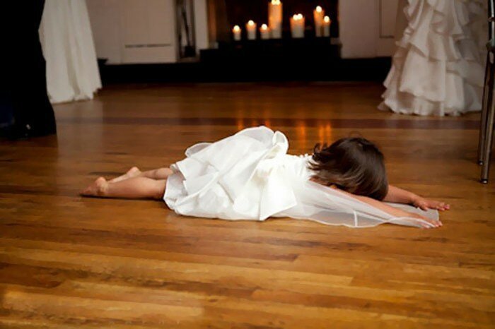 20 подтверждений того, что свадьба детям не игрушка (22 фото)