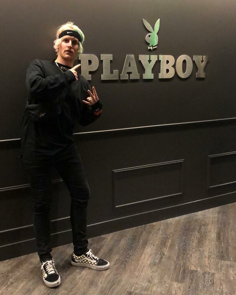 Провокационные работы фотографа, который снял новую обложку для журнала Playboy (13 фото) Провокационные работы фотографа, который снял новую обложку для журнала Playboy (13 фото)