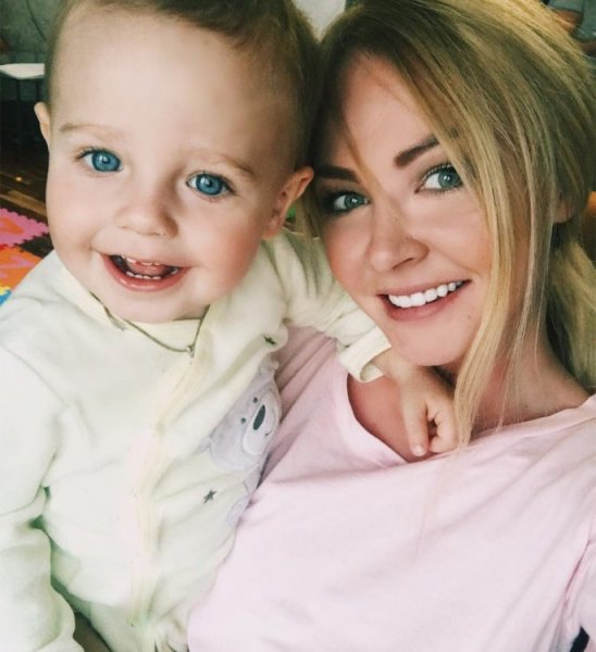 Хорошо, хоть не убил! Пынзарь с детьми в спешке сбежала от мужа-тирана из России
 Хорошо, хоть не убил! Пынзарь с детьми в спешке сбежала от мужа-тирана из России