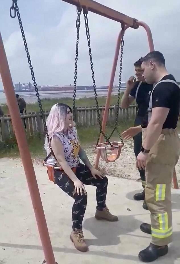 Типичные проблемы девушек с аппетитными формами (16 фото)