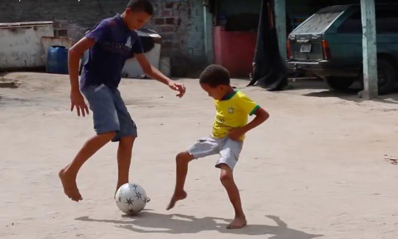 Мать 13 сыновей пообещала рожать, пока не появится дочь (10 фото)