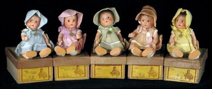 Трагическая судьба самых известных пятерняшек в мире: жизнь за стеклом (15 фото + 1 видео) Трагическая судьба самых известных пятерняшек в мире: жизнь за стеклом (15 фото + 1 видео)