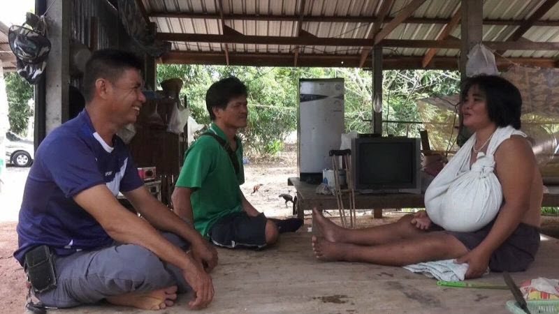 Грудь тайки вдруг начала расти как на дрожжах, и ее уже приходится подвязывать (5 фото)