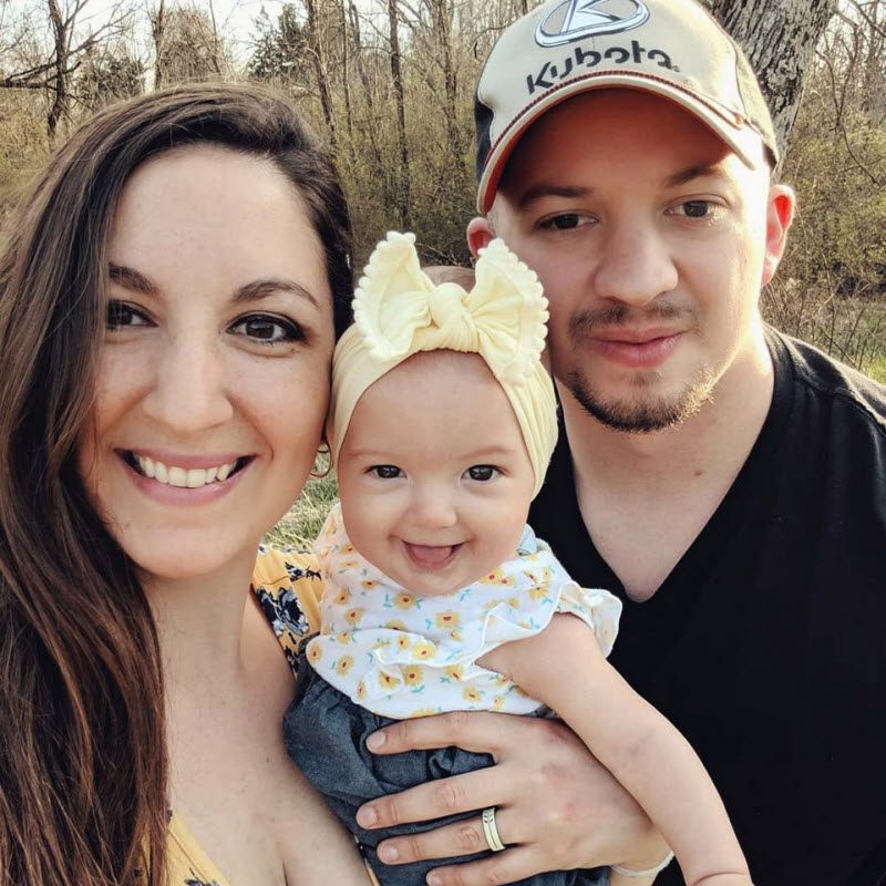 Любительница охоты с луком берет с собой маленькую дочь (14 фото)