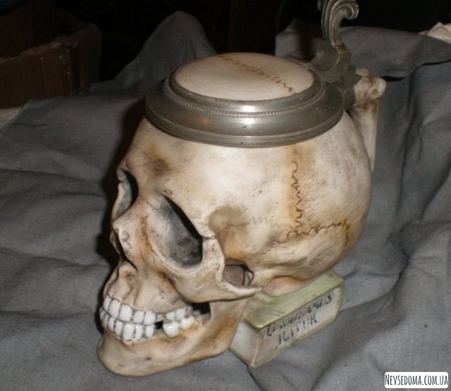 Если среди ваших друзей есть студент-медик, он будет без ума от такого подарка (4 фото)