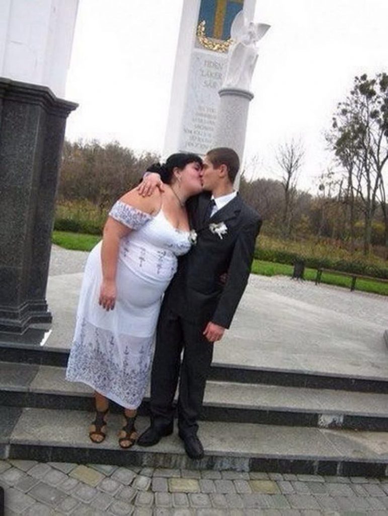 Внимание, вопрос: что не так с женихом? (10 фото)