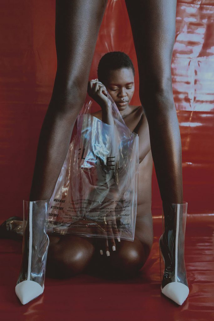 Провокационные работы фотографа, который снял новую обложку для журнала Playboy (13 фото) Провокационные работы фотографа, который снял новую обложку для журнала Playboy (13 фото)