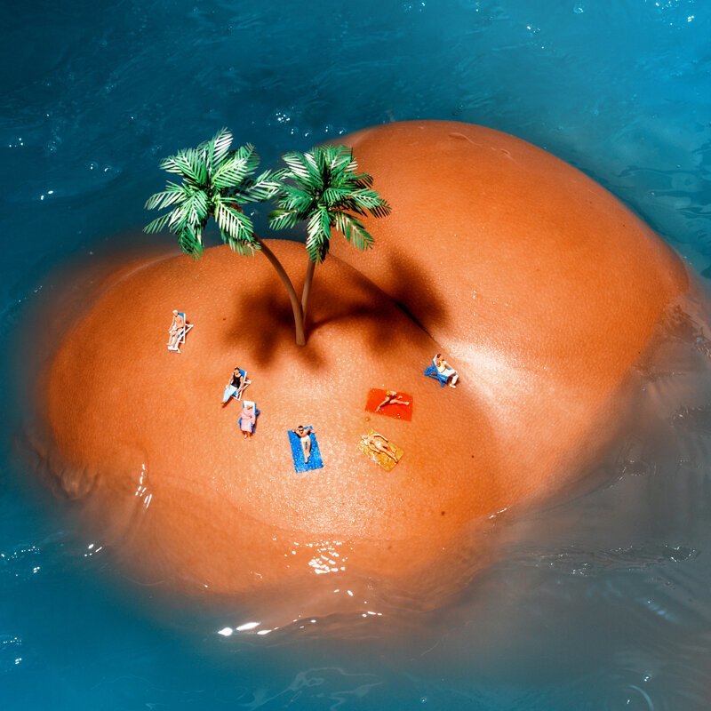 Провокационные работы фотографа, который снял новую обложку для журнала Playboy (13 фото) Провокационные работы фотографа, который снял новую обложку для журнала Playboy (13 фото)