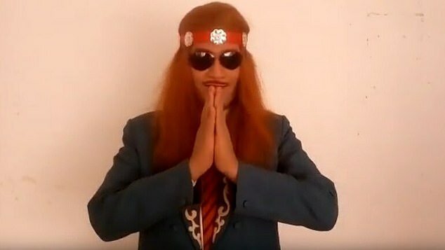 В реке Ганг уже сутки ищут иллюзиониста (5 фото + 1 видео)