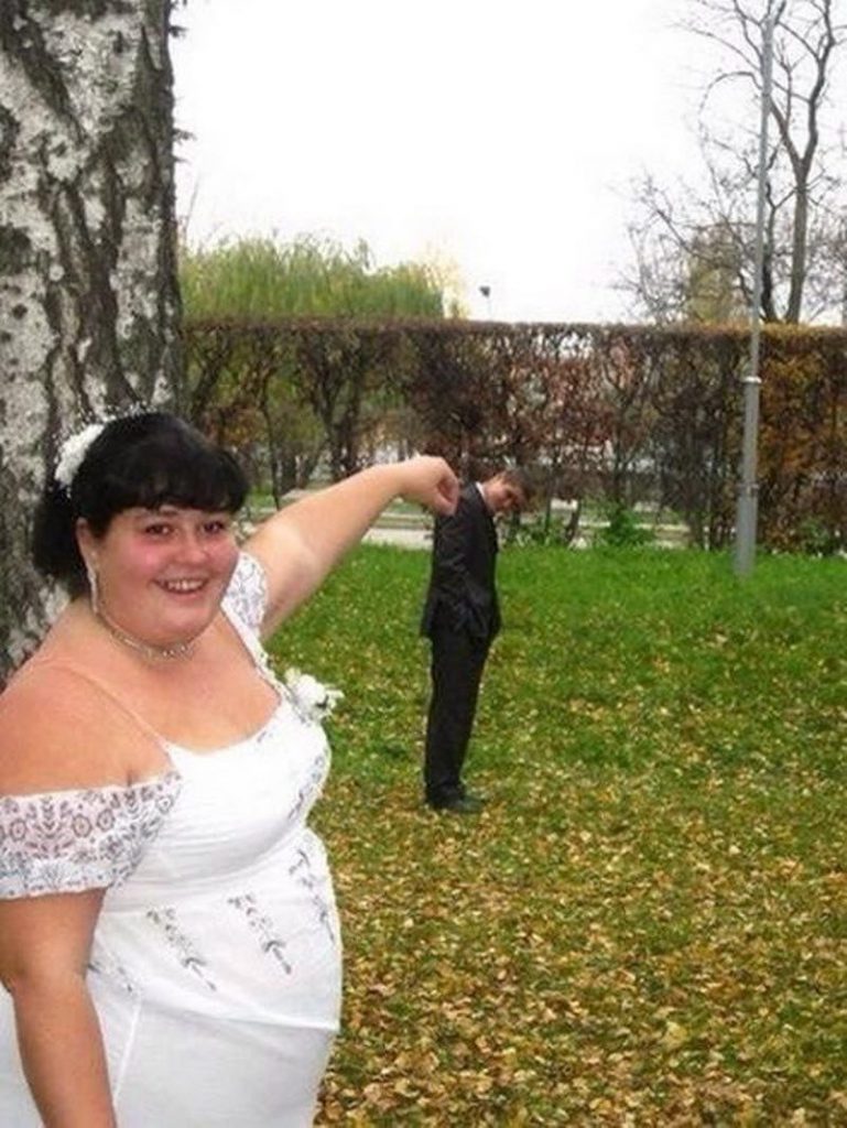 Внимание, вопрос: что не так с женихом? (10 фото)