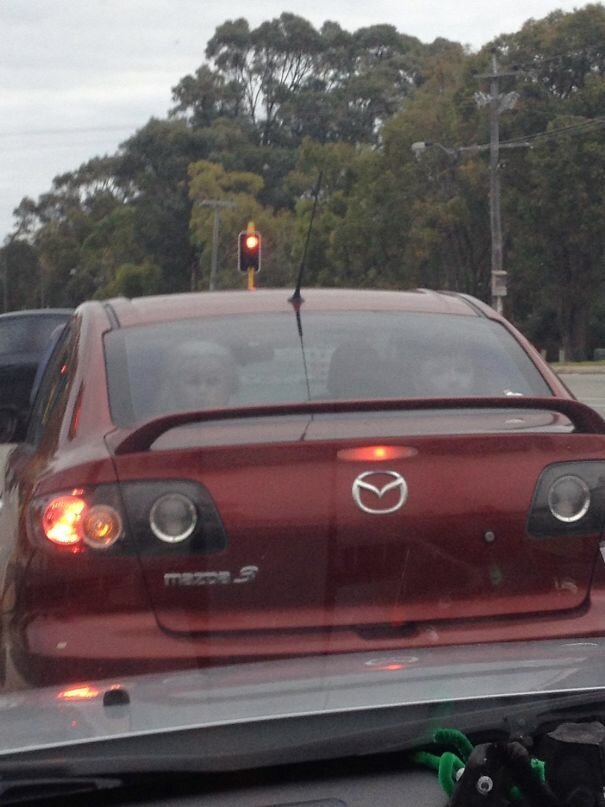 Чуть сердце не остановилось: 22 пугающие оптические иллюзии (23 фото)