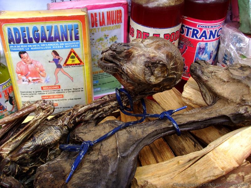 "Рынок ведьм" в кратере потухшего вулкана на высоте 3000 метров (15 фото)