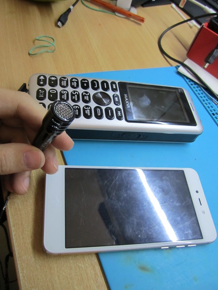 Необычный телефон принесли на ремонт (4 фото)