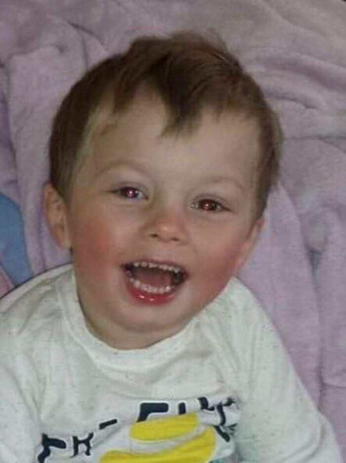 Компания Disney запретила мужчине установить на могилу умершего сына надгробие с Человеком-пауком (7 фото) Компания Disney запретила мужчине установить на могилу умершего сына надгробие с Человеком-пауком (7 фото)