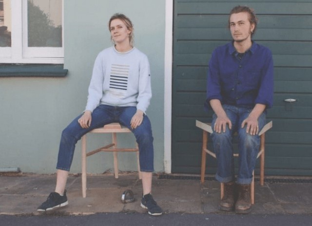 Феминистки разработали стулья для мужчин и женщин (3 фото)