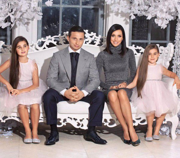 Сбросила с плеч бездарность? Алсу спихнула старшую дочь на экс-супруга
