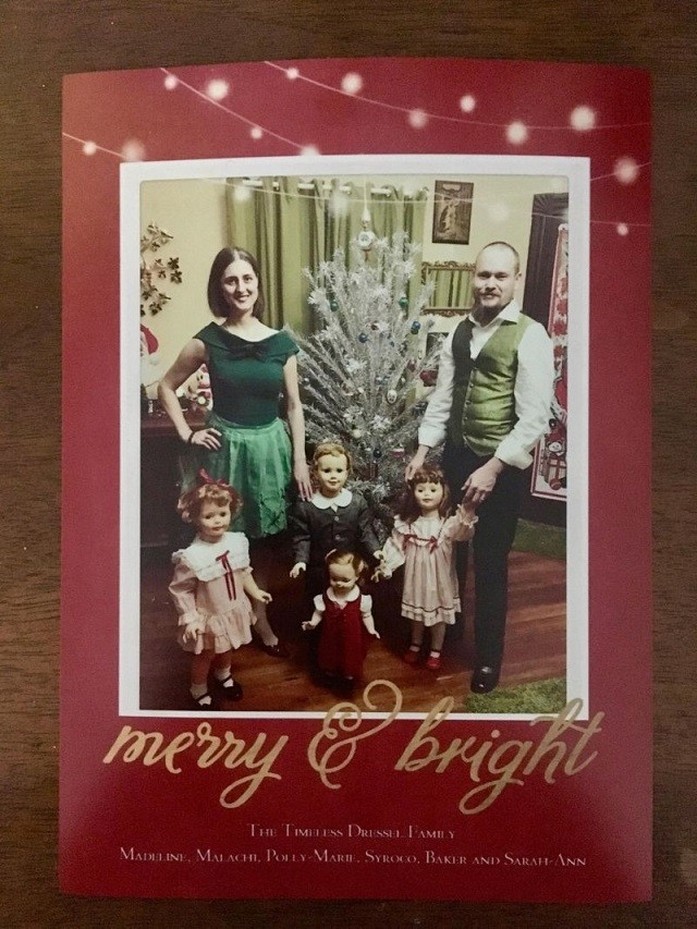 Одержимая семейная пара обзавелась 30 пластиковыми детьми (7 фото)