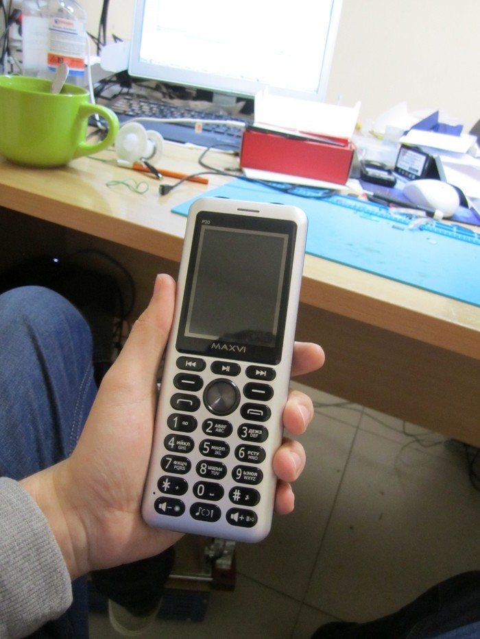 Необычный телефон принесли на ремонт (4 фото)