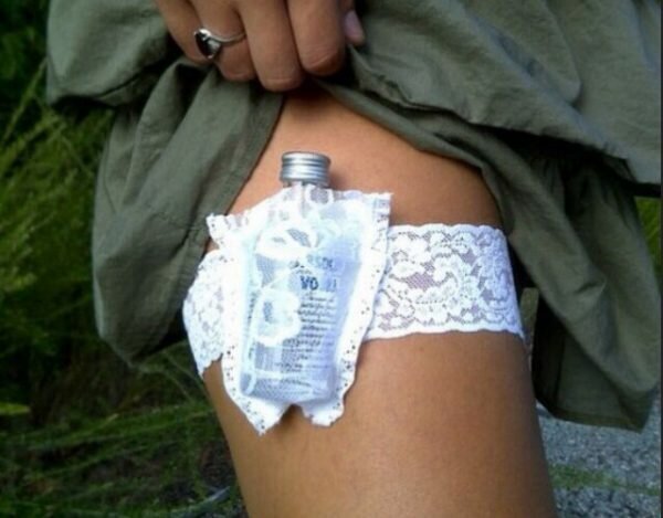 Чтобы не спалили: прячем алкоголь по-студенчески (27 фото)