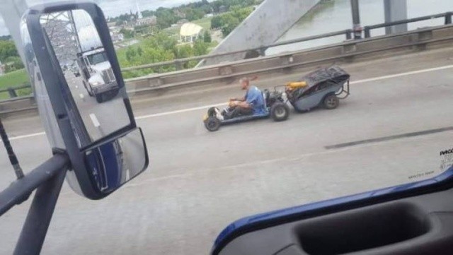 Кто выдал этим людям водительские права? (25 фото)